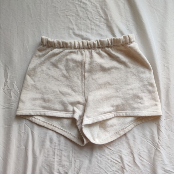 Aritzia TNA Cozy Fleece Perfect Hi-Rise 3" Sweatshort in Heather cloud white - Picture 8 of 11